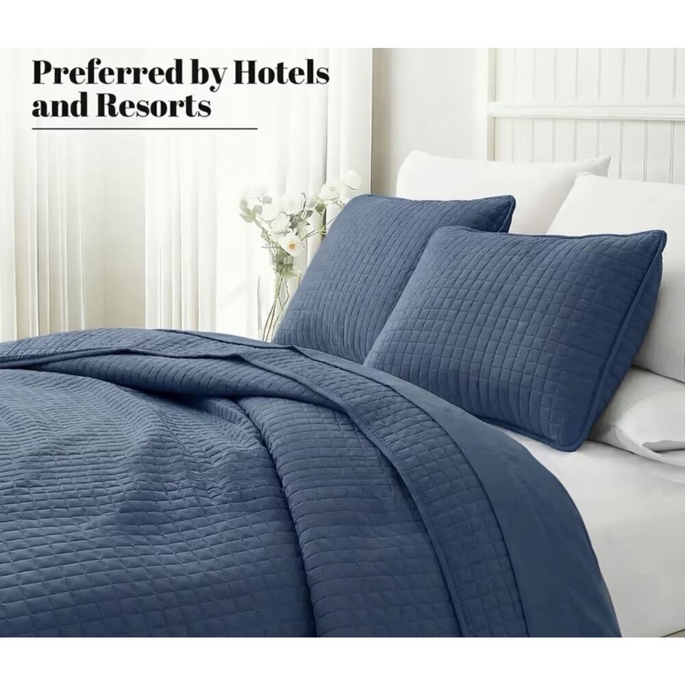 King Quilt Bedspread With Pillow Shams In Blue NWT